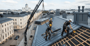 Kattoremontti helsinkiläisessä kerrostalossa.